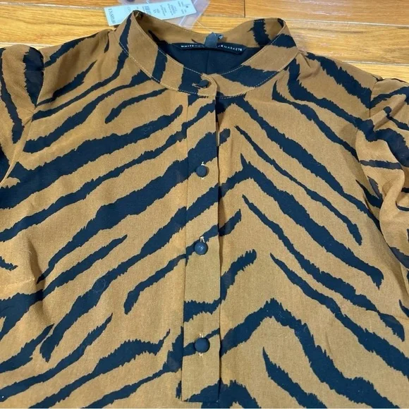 New NWT White House Black Market 3Q Popover Brown Tiger Blouse Size XS Career - Picture 5 of 8